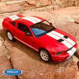 Welly 1:24 Shelby Cobra GT500 (2007) Diecast Model Car